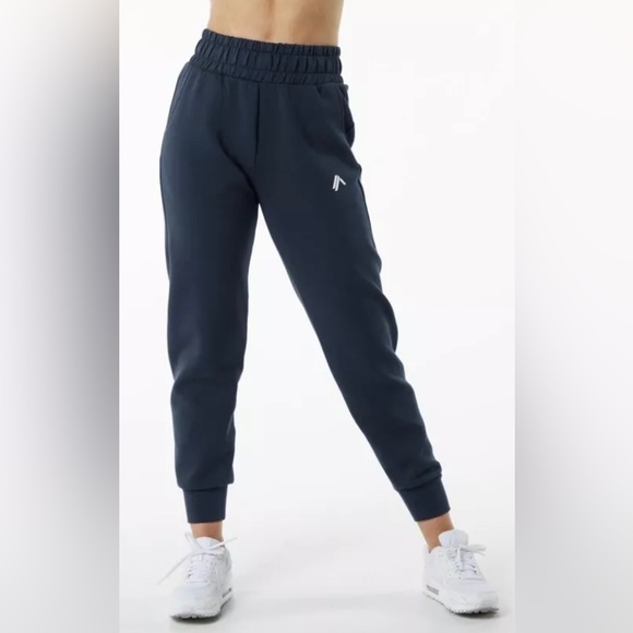 Alphalete Women’s Relaxed Cuffed Joggers - Navy - Picture 2 of 9